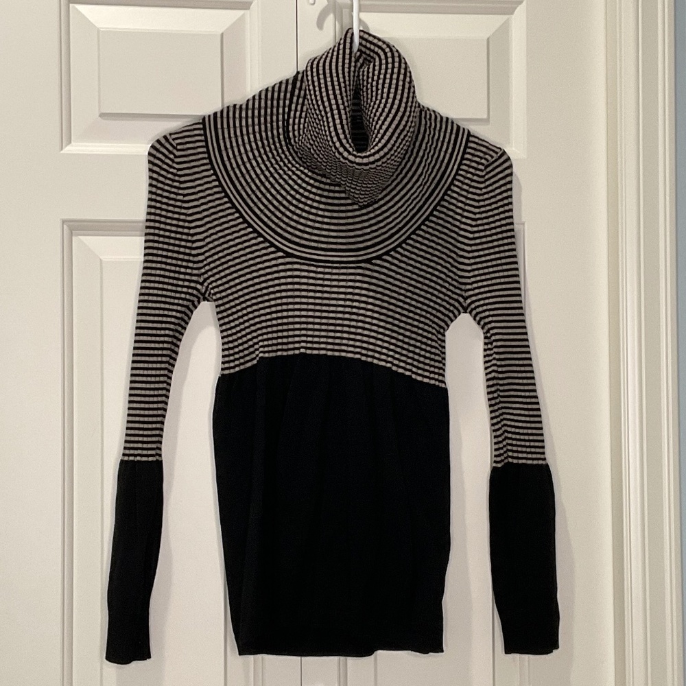 YU.K Turtleneck Sweater